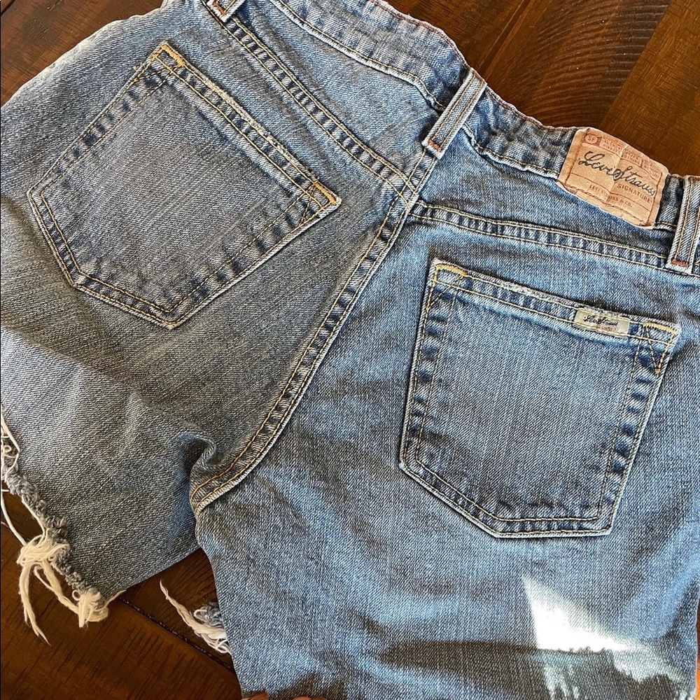 Mid rise Levi denim shorts